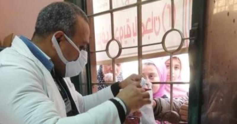 تقديم الخدمات الدوائية لـ 139 ألف مريض خارجى بالمجان بدمياط