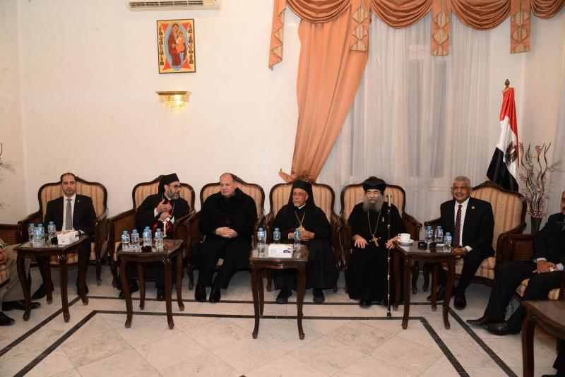 محافظ أسيوط يقدم واجب العزاء للأنبا كيرلس وليم والأنبا دانيال في  