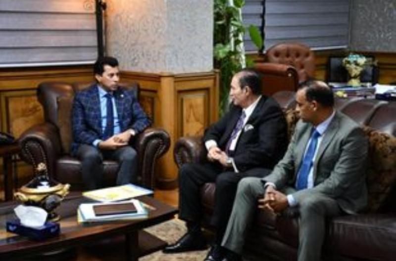 وزير الشباب والرياضة مع مجلس الإسماعيلي
