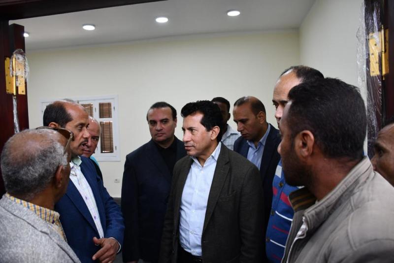 وزير الشباب يفتتح مركز شباب الهنادي