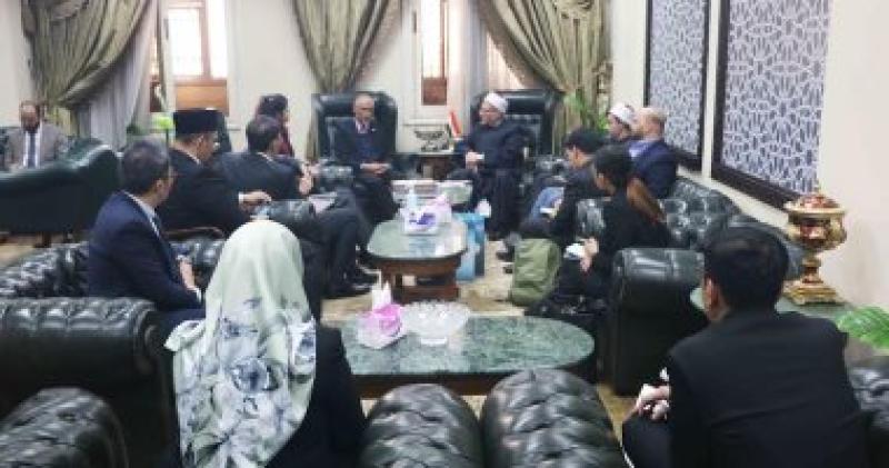 مفتي الجمهورية خلال لقاء وفدًا سنغافوريًّا رفيع المستوى برئاسة وزير شئون المسلمين