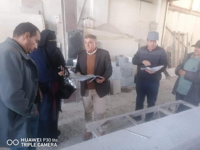 أبو العيش يبحث شكوى بيئية على الطبيعة بقريه أبو جلال