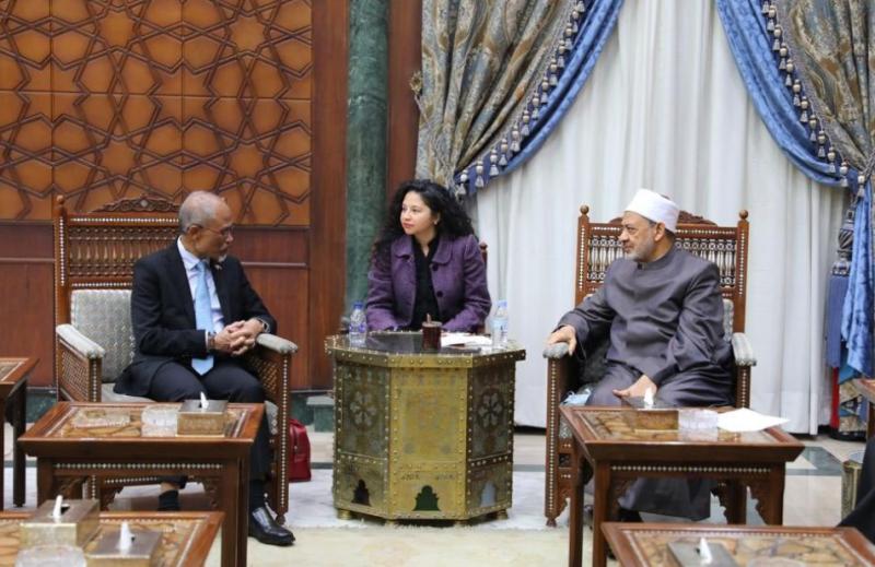 لقاء شيخ الأزهر مع ماساجوس ذو الكفل وزير التنمية الاجتماعية السنغافوري