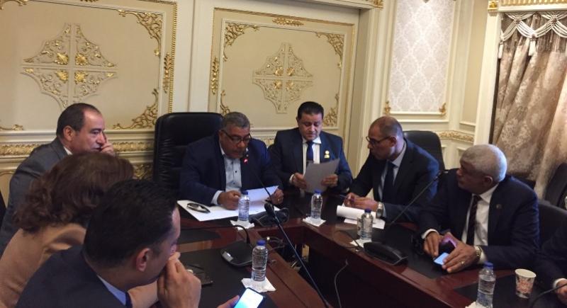 جانب من اجتماع اللجنة 