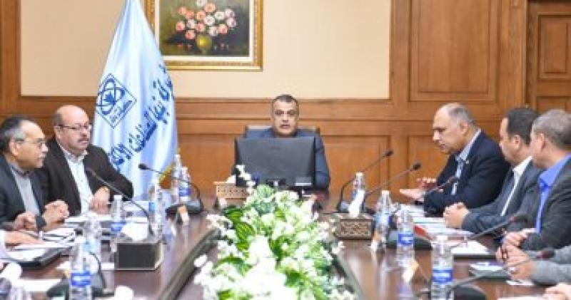 خلال الاجتماع