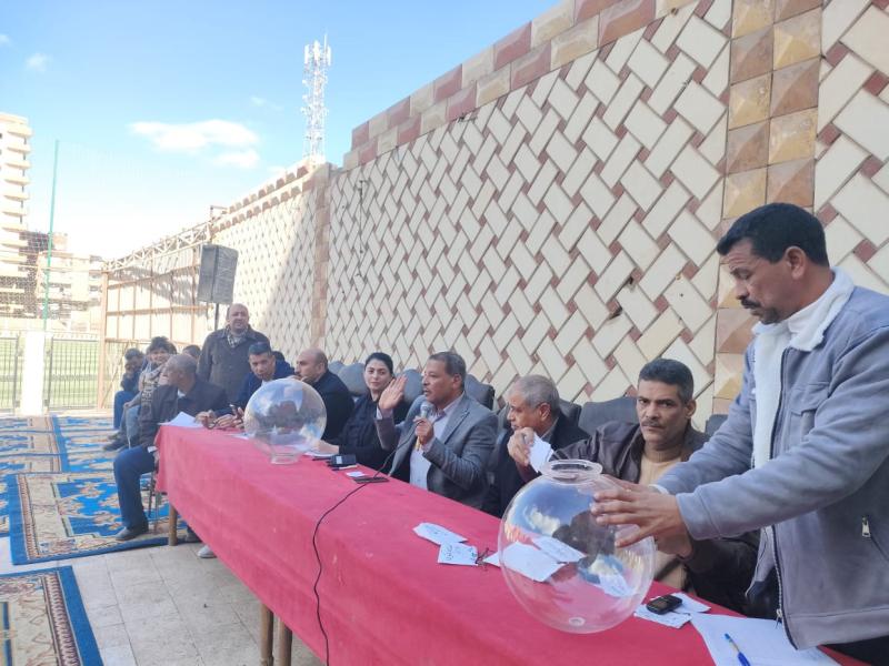 محافظ أسيوط : قرعة علنية لتسليم 73 وحدة سكنية للأسر الأولى بالرعاية بقرى مركز القوصية   