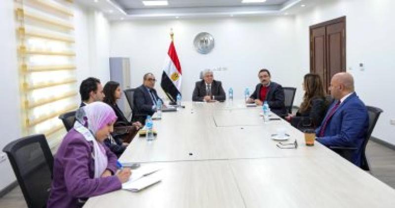 وزير التعليم العالى خلال لقاء وفد مايكروسوفت
