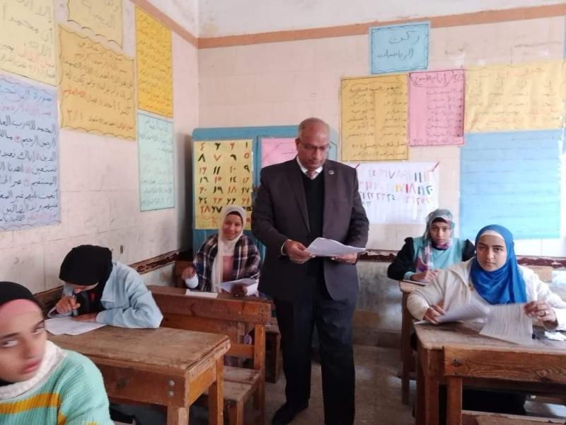 محافظ بني سويف يتابع  انتظام امتحانات الشهادة الإعدادية  