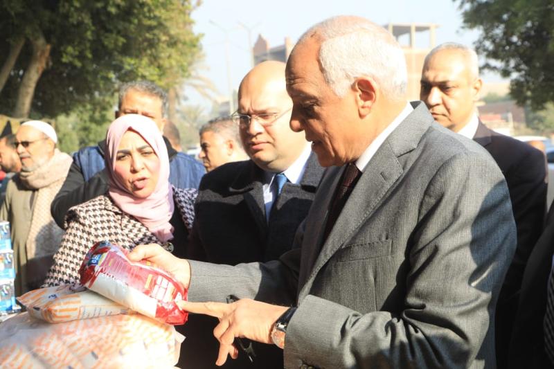 محافظ الجيزة يتفقد معارض أهلآ رمضان بفيصل وأبو النمرس