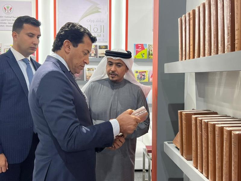 جانب من زيارة المعرض 