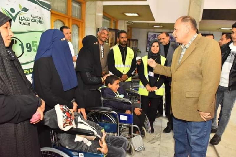 محافظ أسيوط يوجه بعلاج 3 أطفال من ذوي الاحتياجات الخاصة يعانون من ضمور في المخ والعضلات على نفقة الدولة