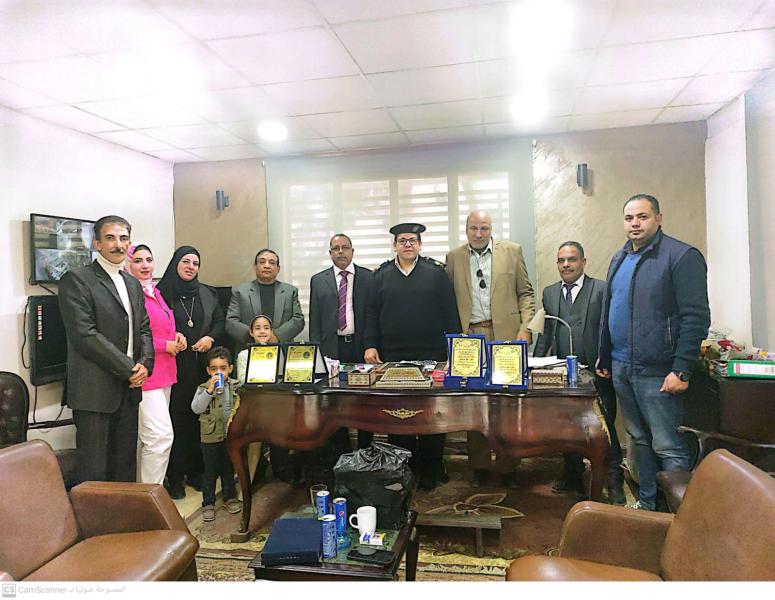 المصريين الأحرار يشارك احتفالات عيد الشرطة ويوزع الورود والدروع