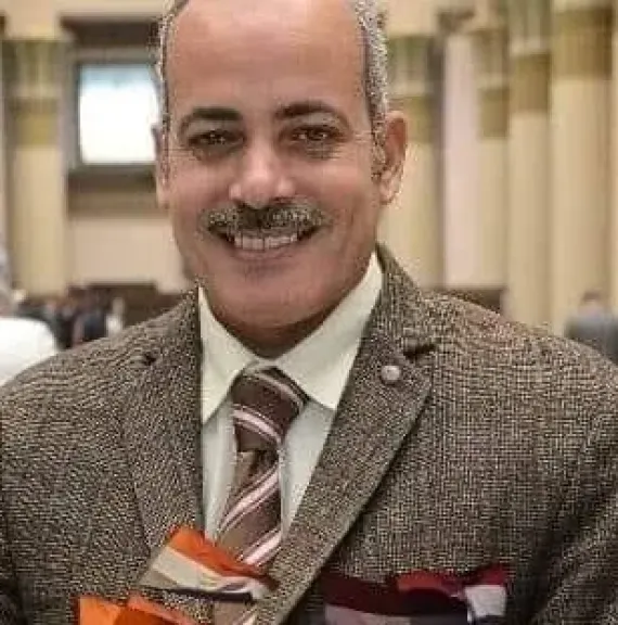 الكاتب الصحفي مصطفى قايد
