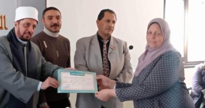 رئيس منطقة الإسكندرية الأزهرية يُكرم منسقى مبادرة "أنا الراقى بأخلاقى"