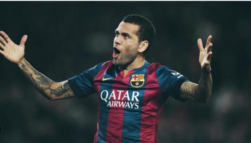  داني ألفيس لاعب برشلونة السابق