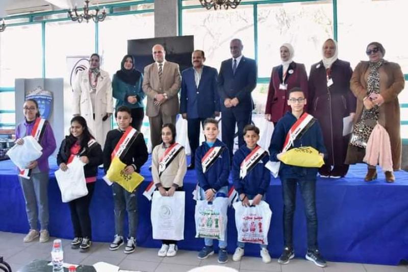تعليم الدقهليه يكرم الطلاب المتفوقين والفائزين بمنحه جمعية بنت الأرض بنادى جزيرة الورد 