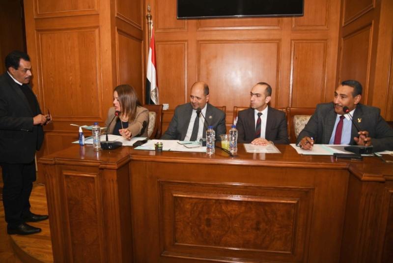 جانب اجتماع لجنة الطاقة والبيئة
