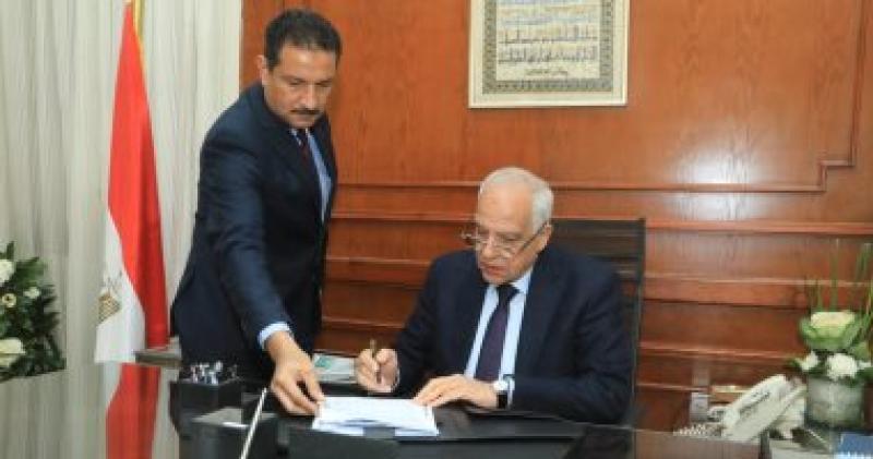محافظ الجيزة يعتمد نتيجه الشهادة الإعدادية