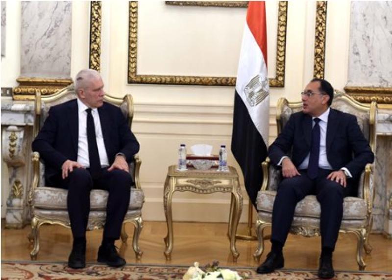 رئيس الوزراء يلتقي الرئيس الصربي الأسبق