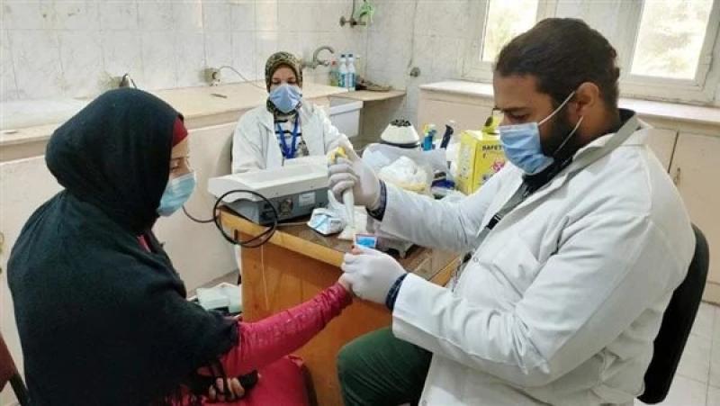لليوم الثاني.. حياة كريمة تنظم قافلة طبية لأهالي قرية أولاد الشيخ بالمنيا
