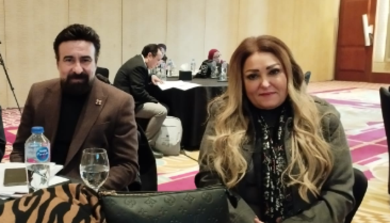 الفنانة نهال عنبر والفنان طارق الدسوقى خلال المؤتمر