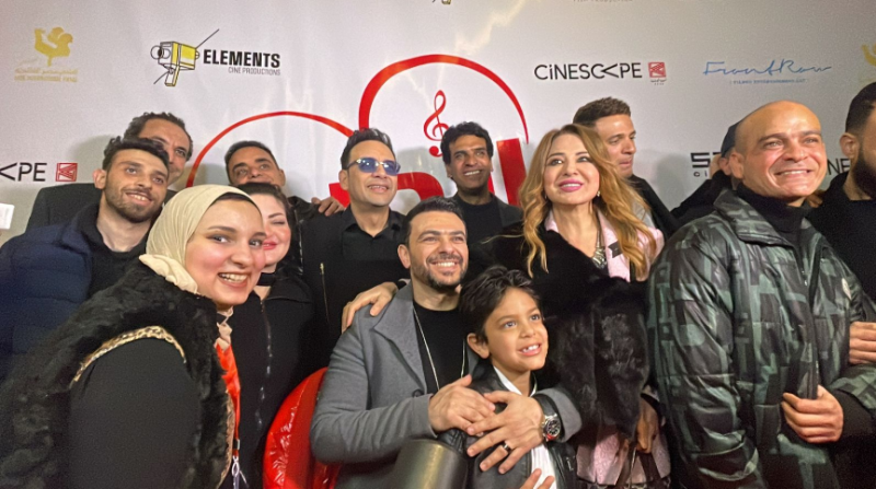مصطفى قمر يحتفل مع محمد نور وفريق عمل الحب بتفاصيله