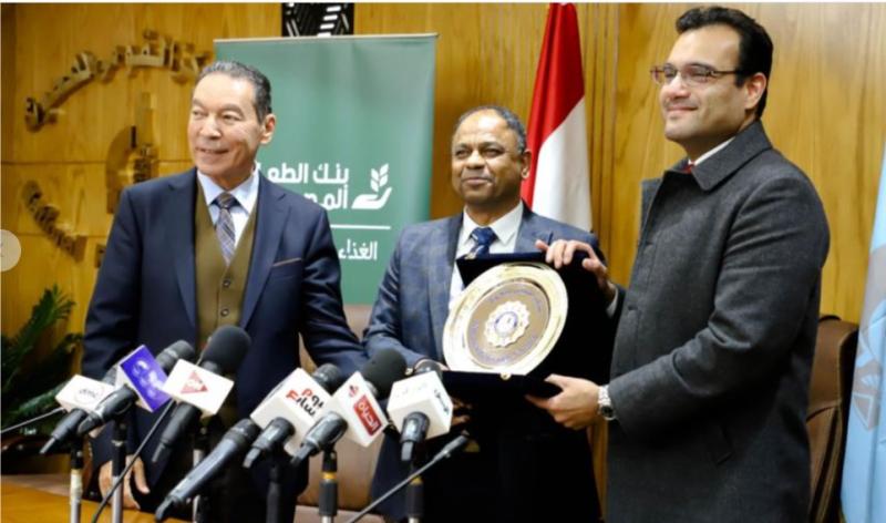 جانب من توقيع البرتوكول