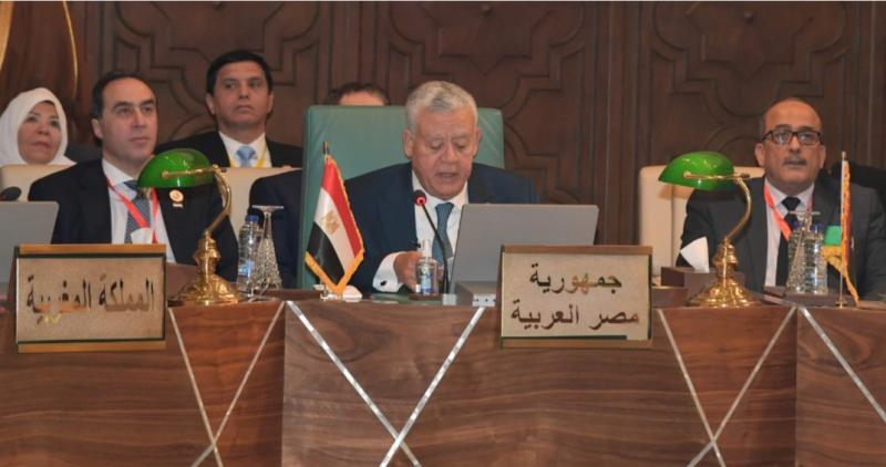 المستشار الدكتور حنفي جبالي يلقى كلمتة أمام المؤتتمر