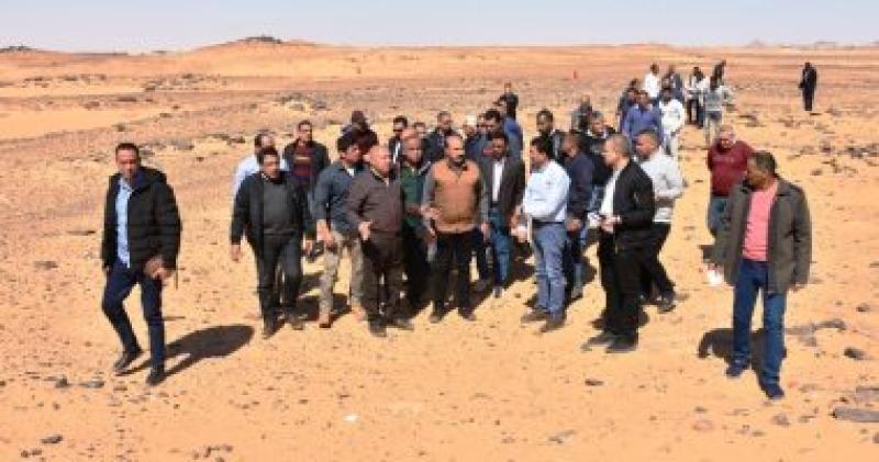 وزير النقل يتفقد مشروع الخط الثانى للقطار السريع