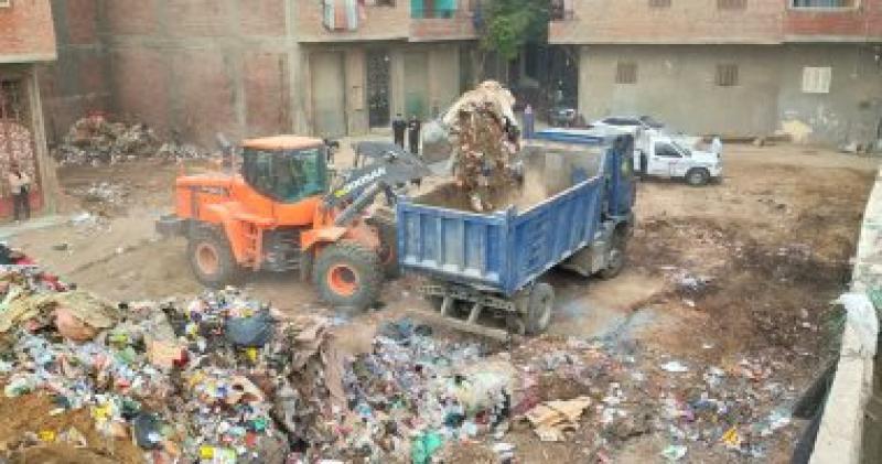 رفع 650 طن مخلفات أسفل الدائرى بالعمرانية