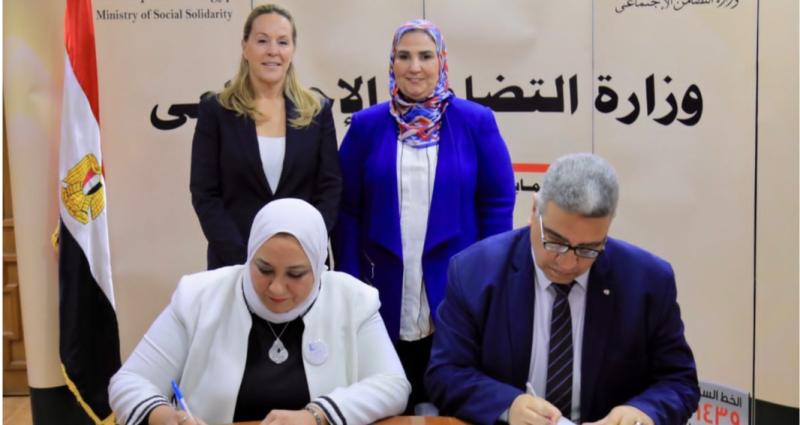 جانب من توقيععقد إسناد إدارة مشروع مركز الكفالة الوطني
