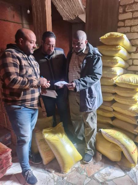 التحفظ على مواد غذائية وسوائل تنظيف مجهولة المصدر بناصر بنى سويف 