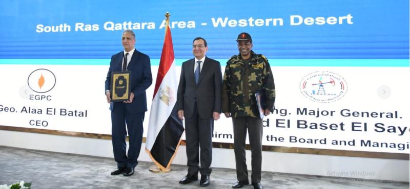 جانب من توقيع الاتفاقيات