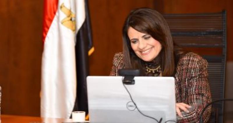 وزيرة الهجرة 