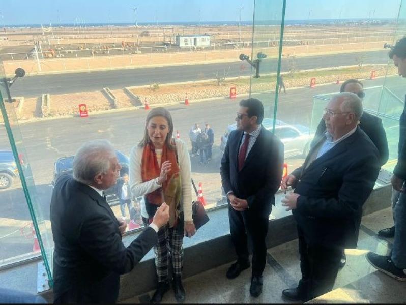 الوزراء ومحافظ جنوب سيناء فى مضمار الهجن