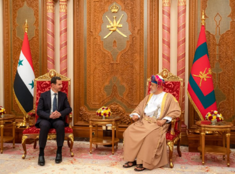 الرئيس بشار مع السلطان هيثم