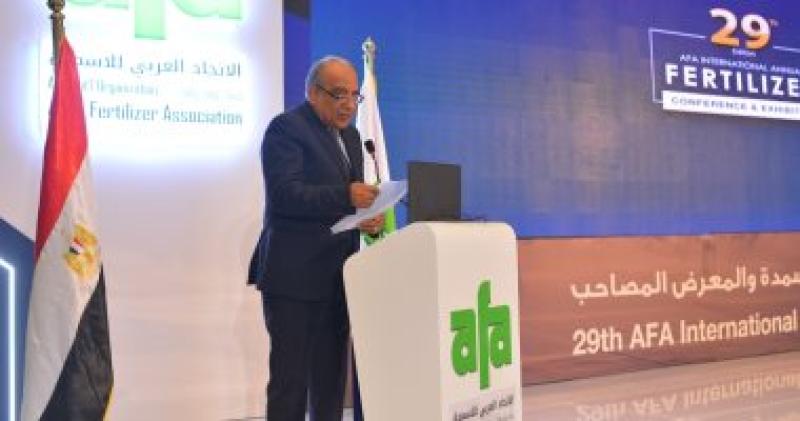وزير قطاع الاعمال خلال المؤتمر
