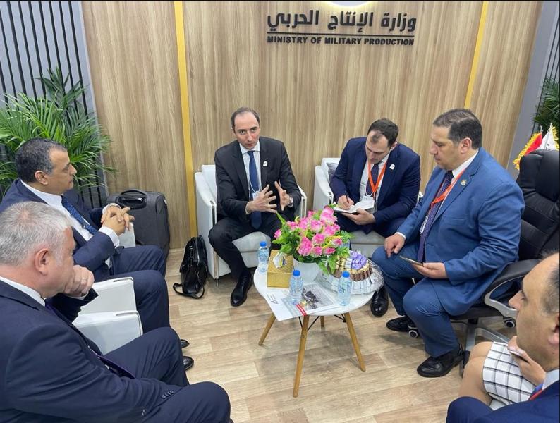 وزير الإنتاج الحربي يلتقي وزير الصناعات الأرمينية