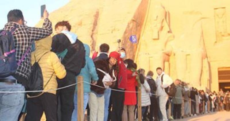 الشمس تتعامد على وجه الملك رمسيس الثانى بمدينة أبو سمبل