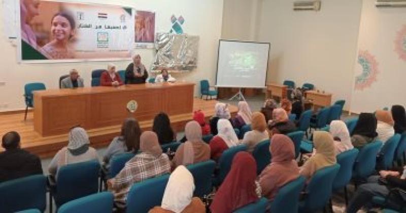 ‫الرى تنظم ندوة توعية مائية بفرع المجلس القومى للمرأة فى المنيا
