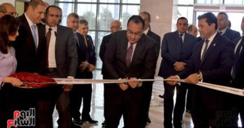 رئيس الوزراء ووزير الرياضة خلال الافتتاح