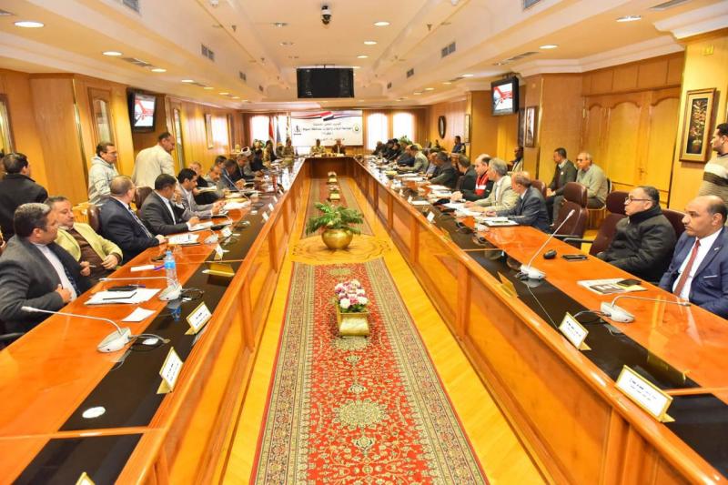 محافظ أسيوط ومساعد رئيس هيئة عمليات القوات المسلحة  يستعرضان التدريب العملي المشترك "صقر 112"  