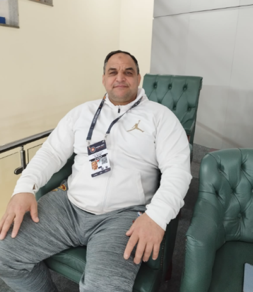 صالح الزريقات رئيس الوفد الاردني