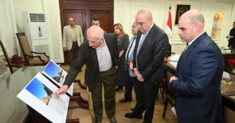وزير الاسكان 