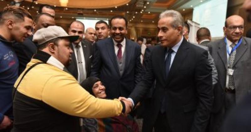 وزير القوي العاملة 