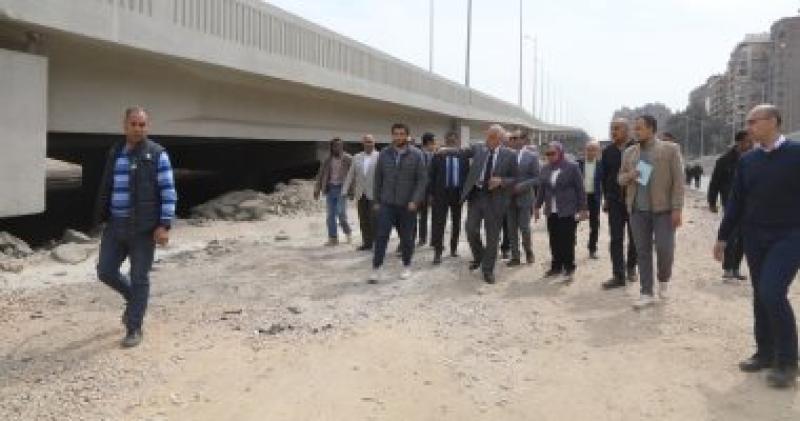 محافظ الجيزة خلال جولته