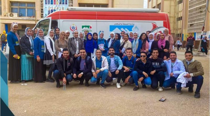 حملة للتبرع بالدم بصيدلة الزقازيق