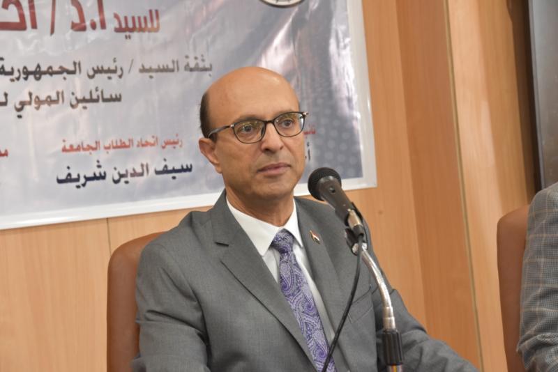 رئيس جامعة اسيوط 