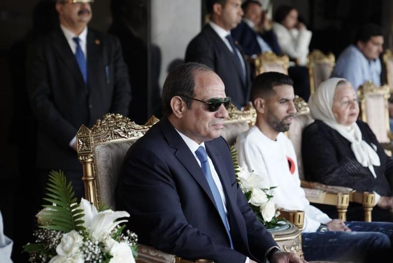 الرئيس السيسي يشاهد المباراة النهائية 