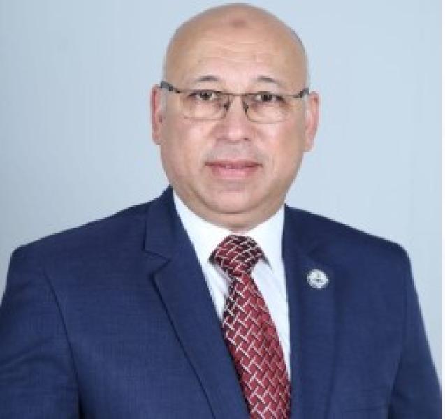 نائب الشيوخ رياض اسماعيل 